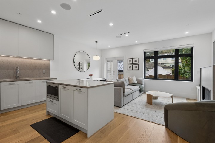 Photo 1 at 1014 E 16th Avenue, Fraser VE, Vancouver East