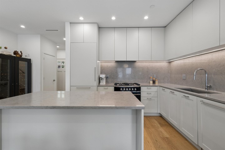 Photo 5 at 1014 E 16th Avenue, Fraser VE, Vancouver East