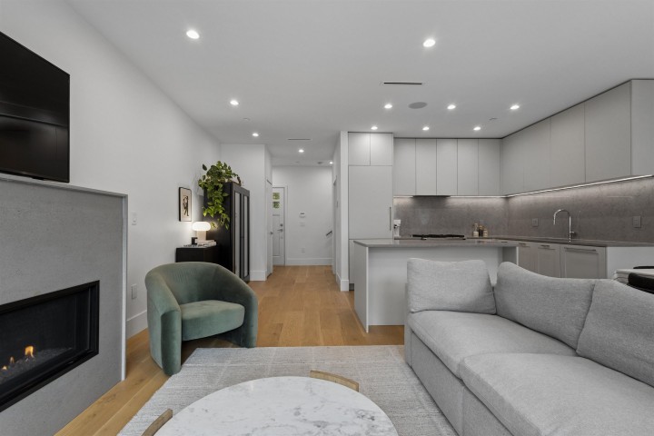 Photo 11 at 1014 E 16th Avenue, Fraser VE, Vancouver East