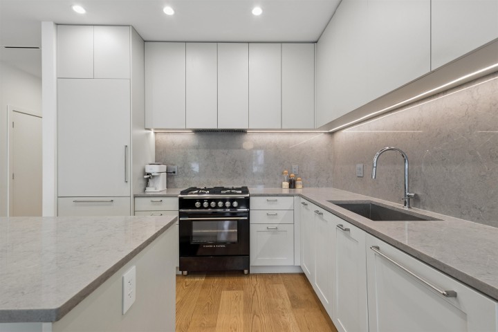 Photo 4 at 1014 E 16th Avenue, Fraser VE, Vancouver East