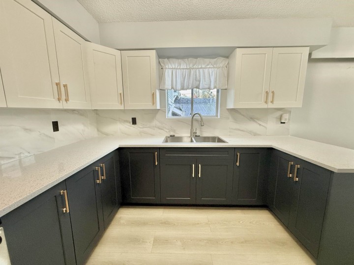 Photo 3 at 3850 Lillooet Street, Renfrew Heights, Vancouver East