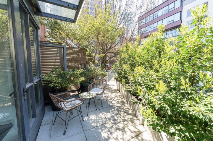 Photo 4 at 201 - 289 Drake Street, Yaletown, Vancouver West