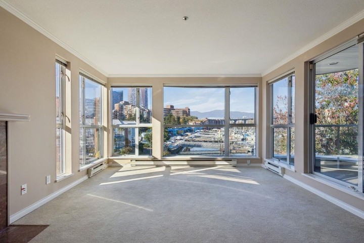 Photo 4 at 305 - 1551 Mariner Walk, False Creek, Vancouver West