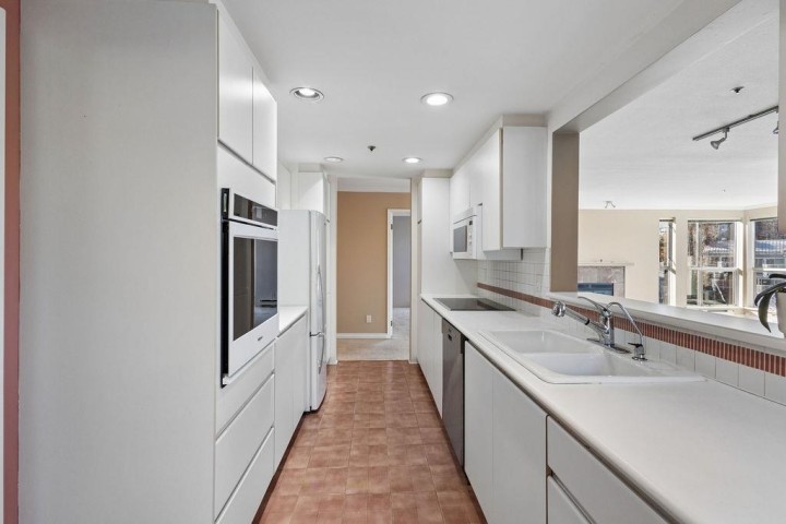 Photo 8 at 305 - 1551 Mariner Walk, False Creek, Vancouver West