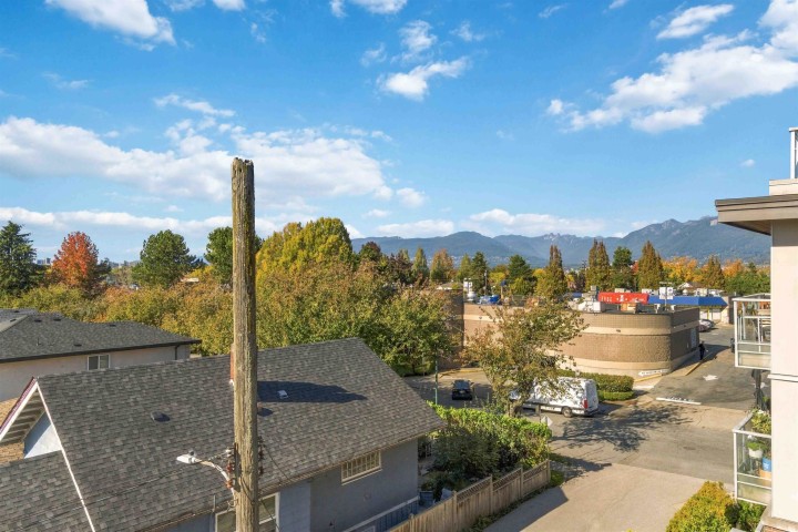 Photo 12 at 305 - 2888 E 2nd Avenue, Renfrew VE, Vancouver East