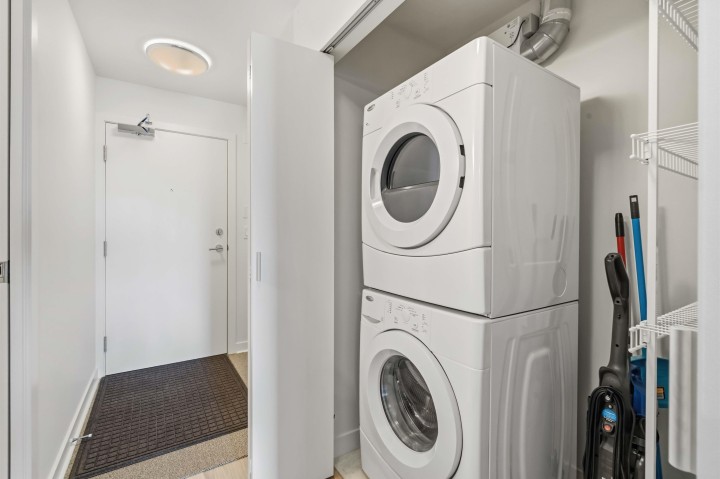 Photo 10 at 305 - 2888 E 2nd Avenue, Renfrew VE, Vancouver East