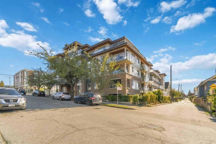 Photo 18 at 305 - 2888 E 2nd Avenue, Renfrew VE, Vancouver East