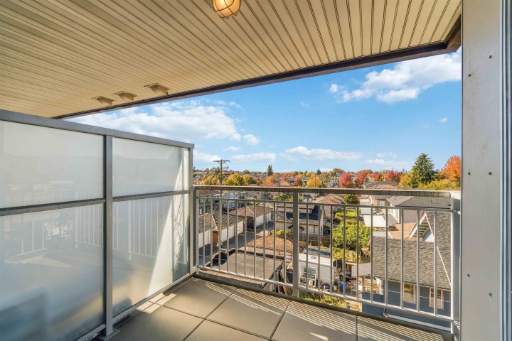 Photo 11 at 305 - 2888 E 2nd Avenue, Renfrew VE, Vancouver East