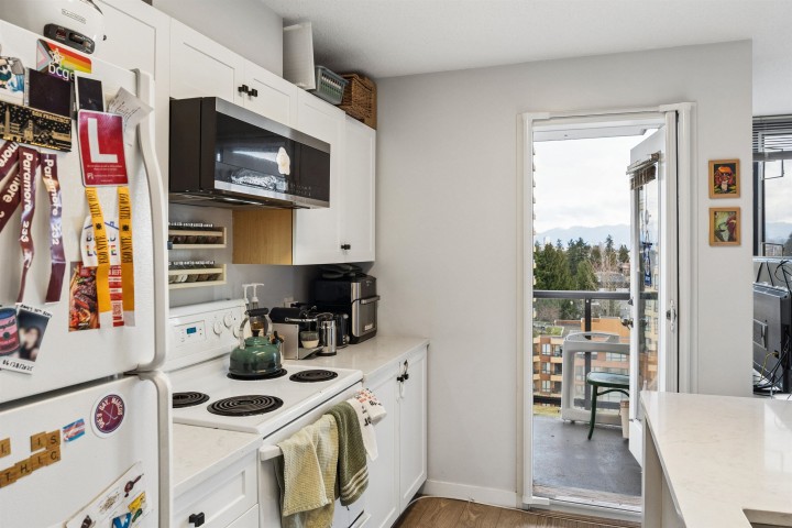 Photo 10 at 1209 - 3588 Crowley Drive, Collingwood VE, Vancouver East