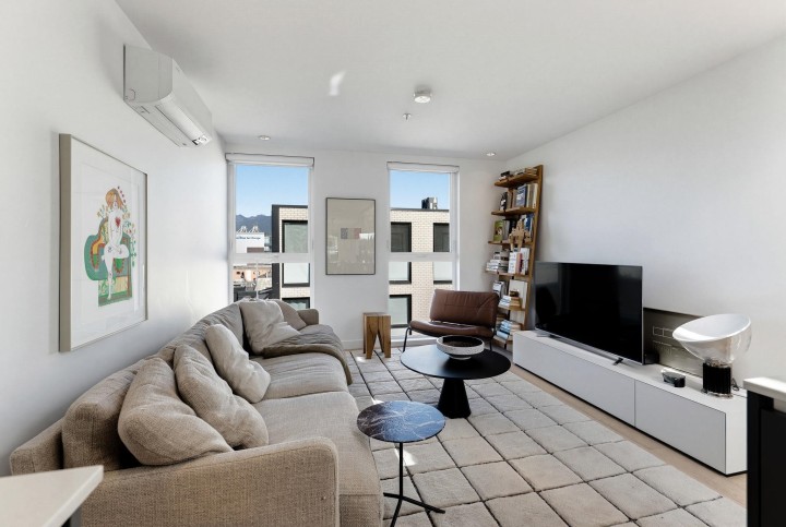Photo 3 at 309 - 1647 E Pender Street, Hastings, Vancouver East