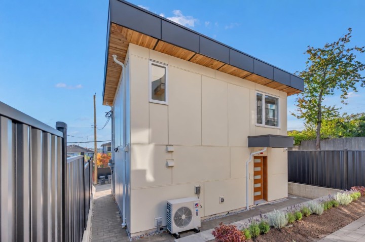 Photo 9 at 3036 E 5th Avenue, Renfrew VE, Vancouver East