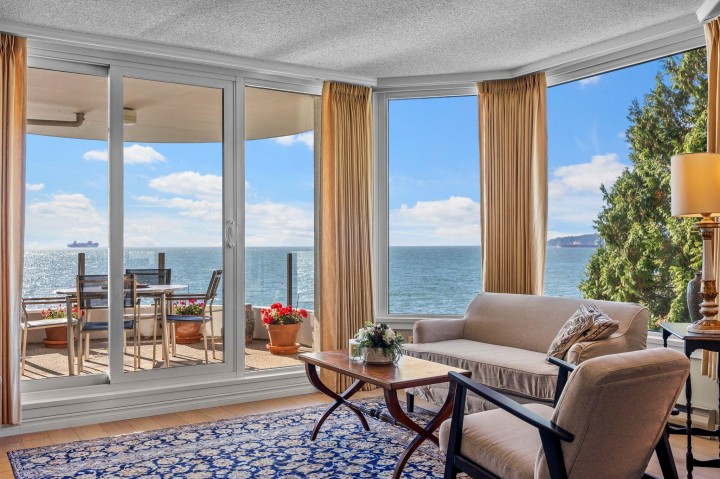 Photo 3 at 103 - 2280 Bellevue Avenue, Dundarave, West Vancouver