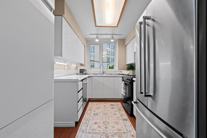 Photo 19 at 103 - 2280 Bellevue Avenue, Dundarave, West Vancouver