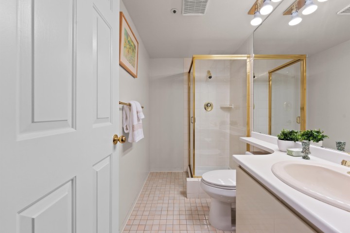 Photo 31 at 103 - 2280 Bellevue Avenue, Dundarave, West Vancouver