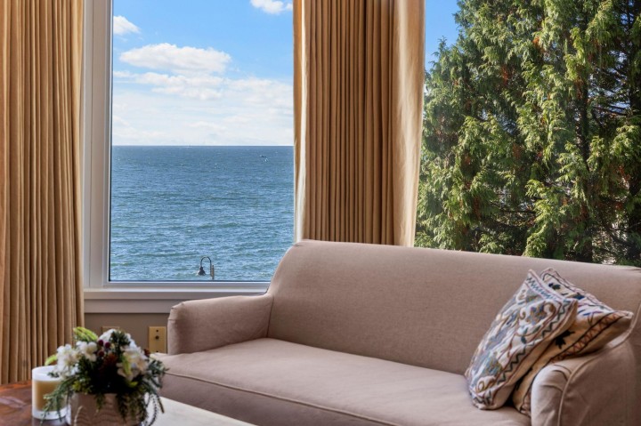 Photo 4 at 103 - 2280 Bellevue Avenue, Dundarave, West Vancouver