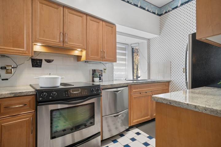 Photo 10 at 2 - 1115 W 10th Avenue, Fairview VW, Vancouver West