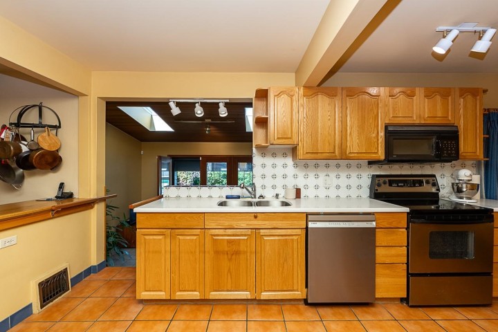 Photo 11 at 1881 Whyte Avenue, Kitsilano, Vancouver West