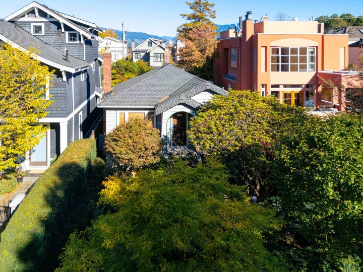 Photo 4 at 1881 Whyte Avenue, Kitsilano, Vancouver West