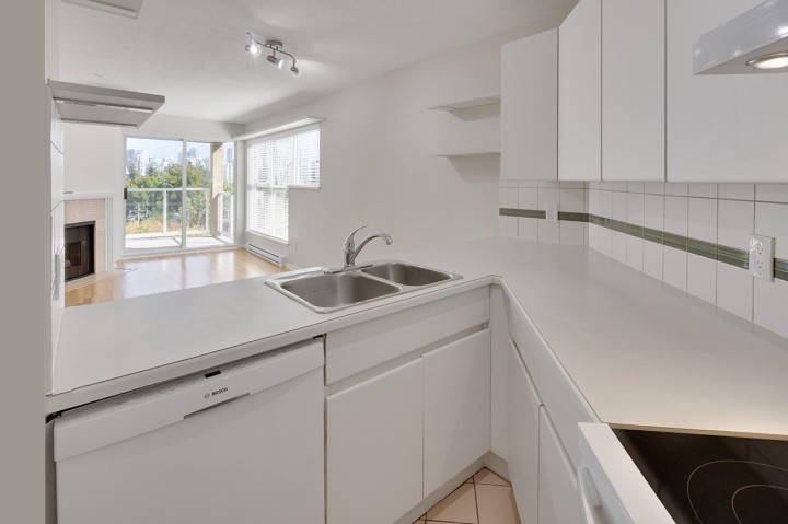 Photo 15 at 204 - 943 W 8th Avenue, Fairview VW, Vancouver West