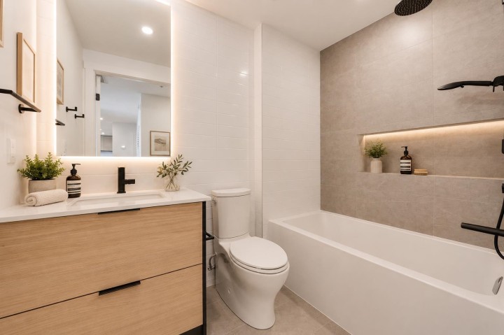 Photo 13 at 504 - 6485 Manitoba Street, Oakridge VW, Vancouver West