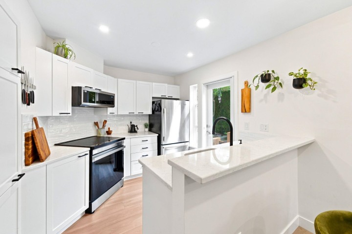 Photo 3 at 101 - 657 W 7th Avenue, Fairview VW, Vancouver West