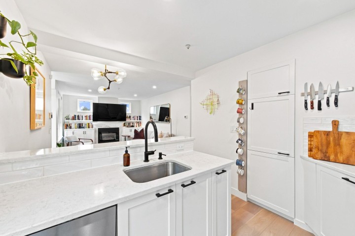 Photo 9 at 101 - 657 W 7th Avenue, Fairview VW, Vancouver West