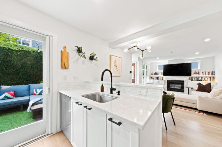 Photo 11 at 101 - 657 W 7th Avenue, Fairview VW, Vancouver West