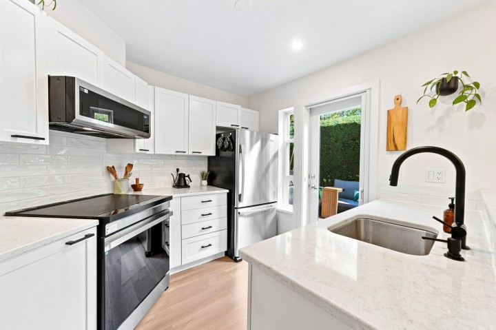 Photo 8 at 101 - 657 W 7th Avenue, Fairview VW, Vancouver West