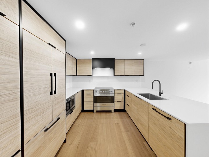 Photo 13 at 202 - 6485 Manitoba Street, Oakridge VW, Vancouver West