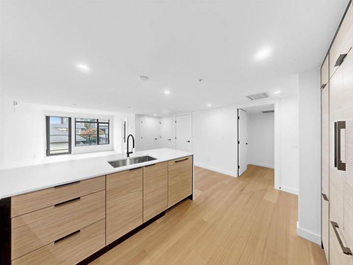 Photo 17 at 202 - 6485 Manitoba Street, Oakridge VW, Vancouver West