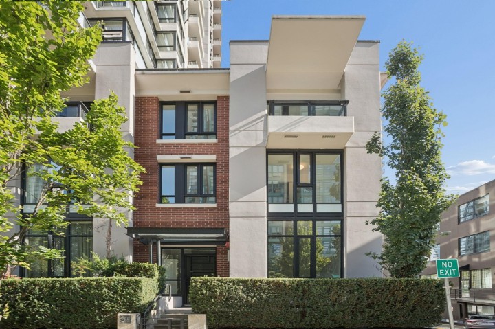 Photo 1 at TH938 Homer Street, Yaletown, Vancouver West