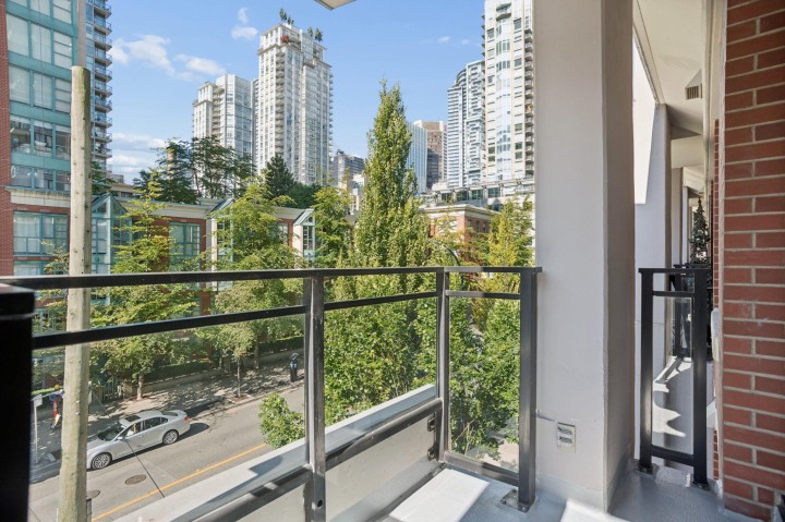 Photo 15 at TH938 Homer Street, Yaletown, Vancouver West