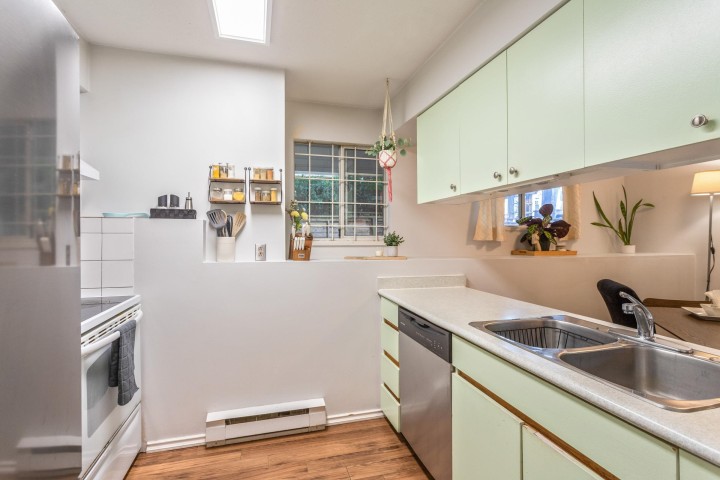 Photo 10 at 101 - 3270 W 4th Avenue, Kitsilano, Vancouver West