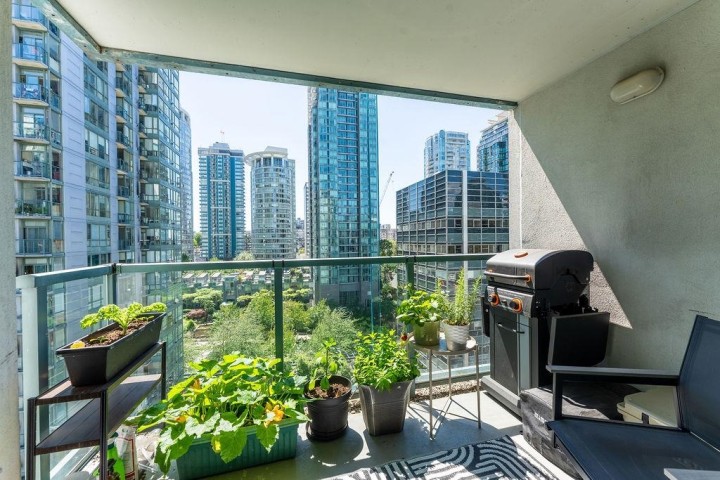 Photo 27 at 1506 - 1238 Melville Street, Coal Harbour, Vancouver West