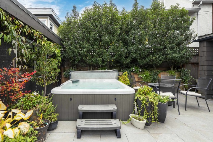 Photo 17 at 2505 Adanac Street, Renfrew VE, Vancouver East