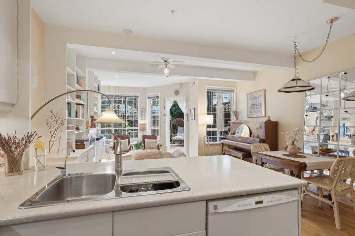 Photo 6 at 123 - 3440 W Broadway, Kitsilano, Vancouver West