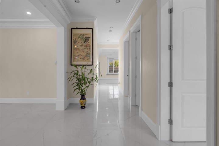 Photo 8 at 6830 Vivian Street, Killarney VE, Vancouver East