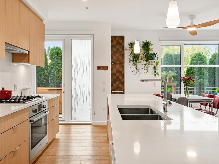 Photo 7 at 104 - 108 E 35th Avenue, Main, Vancouver East