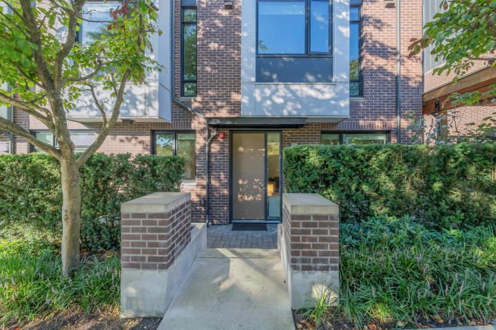 Photo 2 at 7637 Yukon Street, Marpole, Vancouver West
