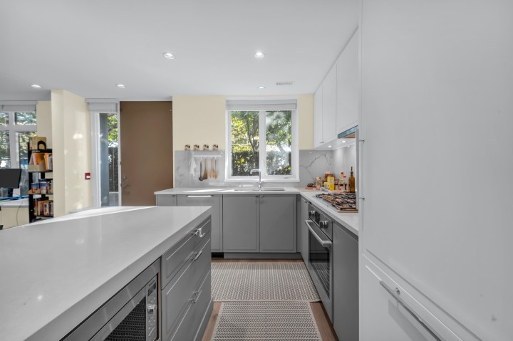 Photo 14 at 7637 Yukon Street, Marpole, Vancouver West
