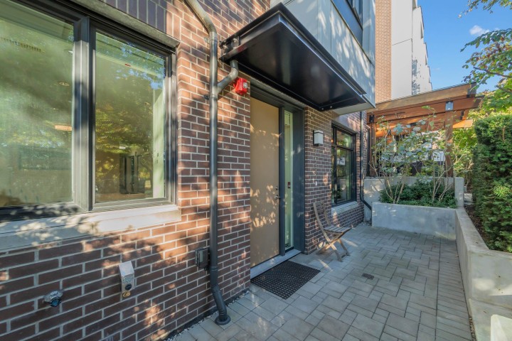Photo 4 at 7637 Yukon Street, Marpole, Vancouver West