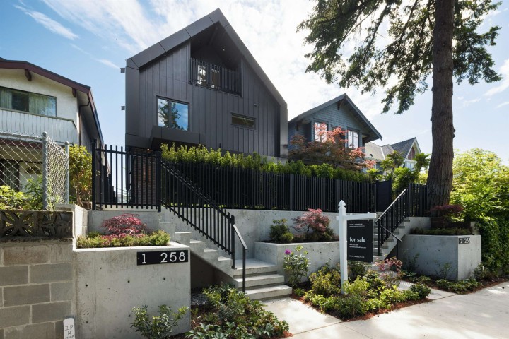 Photo 2 at 1 - 258 E 19 Avenue, Main, Vancouver East