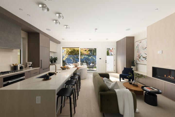 Photo 12 at 1 - 141 E 22nd Avenue, Main, Vancouver East