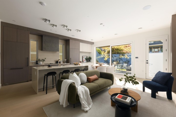 Photo 11 at 1 - 141 E 22nd Avenue, Main, Vancouver East