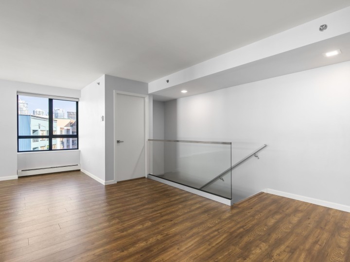 Photo 17 at 701 - 289 Drake Street, Yaletown, Vancouver West
