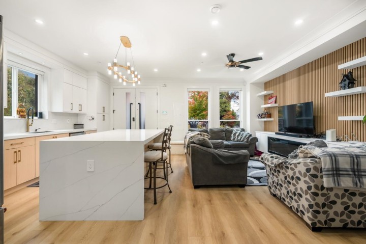 Photo 3 at 425 N Kaslo Street, Hastings Sunrise, Vancouver East