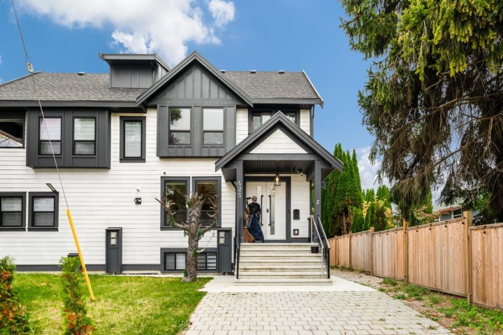 Photo 1 at 425 N Kaslo Street, Hastings Sunrise, Vancouver East