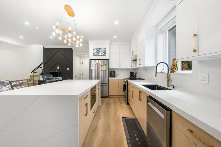 Photo 4 at 425 N Kaslo Street, Hastings Sunrise, Vancouver East