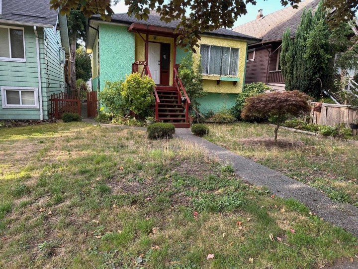 Photo 2 at 3212 W 6th Avenue, Kitsilano, Vancouver West