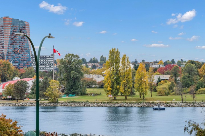 Photo 4 at 103 - 1311 Beach Avenue, West End VW, Vancouver West
